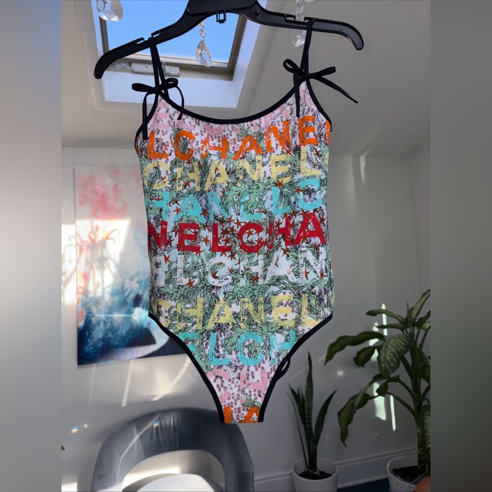 CHANEL 26M Runway COCO BEACH CC logo Swimsuit Size 38 NEW/Receipt
